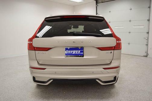 Dusk 2025 Volvo XC60 B5 Plus