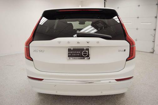 Crystal White Pearl 2025 Volvo XC90 B6 Plus 7-Seater