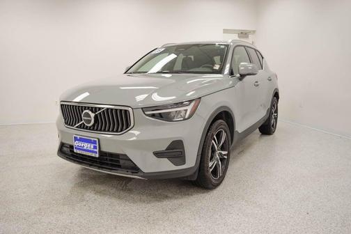 2025 Volvo XC40 B5 Core Bright Theme