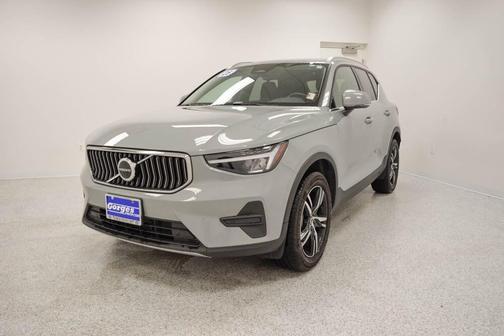 2025 Volvo XC40 B5 Core Bright Theme