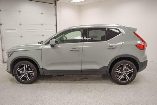 2025 Volvo XC40 B5 Core Bright Theme