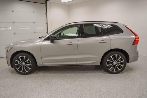 2024 Volvo XC60 B5 Plus Dark Theme