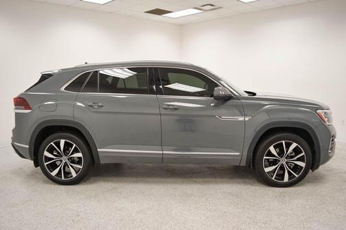 Pure Gray 2024 Volkswagen Atlas Cross Sport 2.0T SEL Premium R-Line
