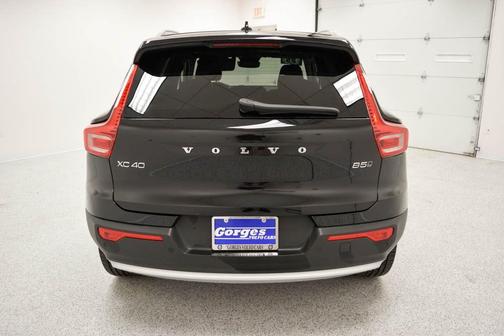2025 Volvo XC40 B5 Plus Bright Theme