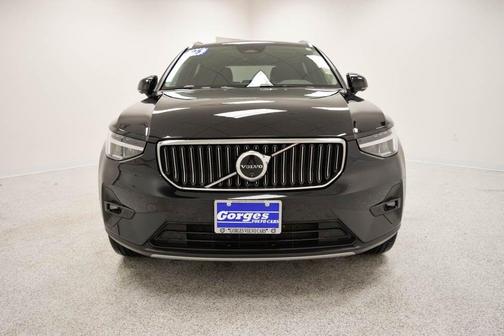 2025 Volvo XC40 B5 Plus Bright Theme
