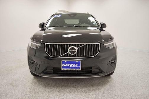 2025 Volvo XC40 B5 Plus Bright Theme