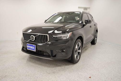 2025 Volvo XC40 B5 Plus Bright Theme