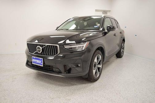 2025 Volvo XC40 B5 Plus Bright Theme