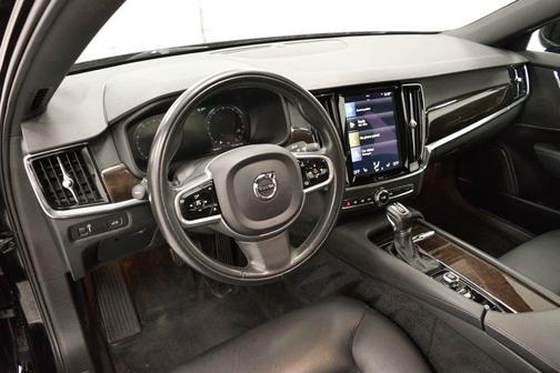 2018 Volvo S90 T5 Momentum