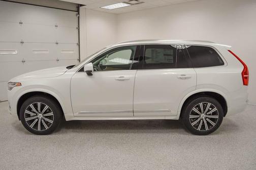 2025 Volvo XC90 B6 Core