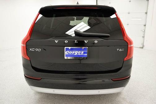 2022 Volvo XC90 T6 Momentum 7 Passenger