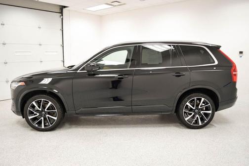 2022 Volvo XC90 T6 Momentum 7 Passenger