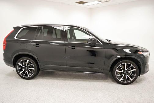 2022 Volvo XC90 T6 Momentum 7 Passenger