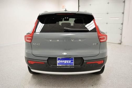 2023 Volvo XC40 B5 Ultimate Bright Theme