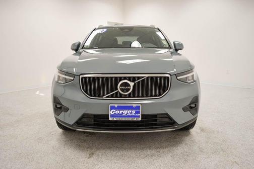 2023 Volvo XC40 B5 Ultimate Bright Theme