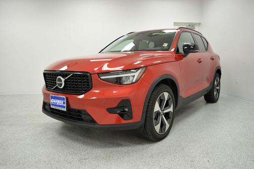 Fusion Red 2023 Volvo XC40 B5 Plus Dark Theme