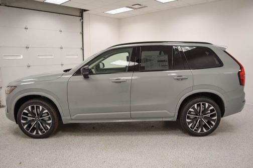 2026 Volvo XC90 B6 Ultra Dark Theme 7-Seater