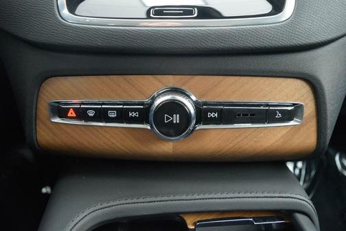 2025 Volvo XC90 B6 Plus 7-Seater