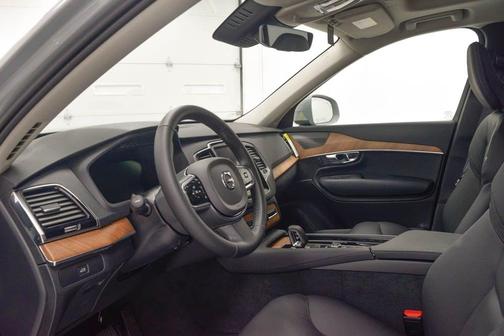 2025 Volvo XC90 B6 Plus 7-Seater