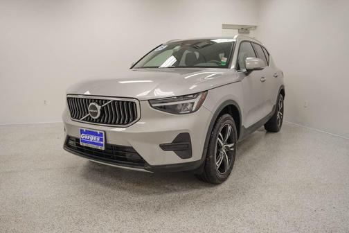 2025 Volvo XC40 B5 Core Bright Theme