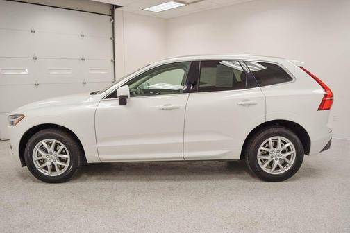 White 2021 Volvo XC60 T6 Momentum