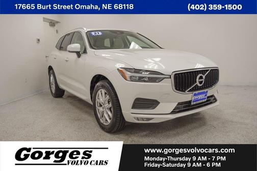 White 2021 Volvo XC60 T6 Momentum