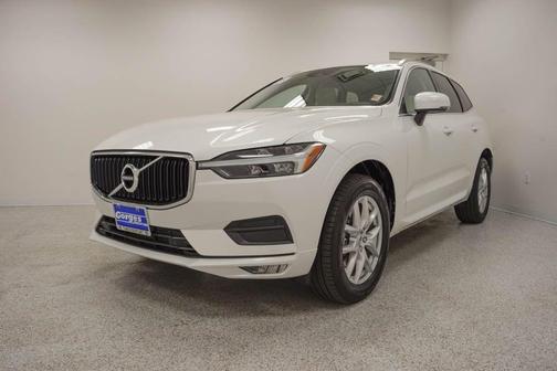 White 2021 Volvo XC60 T6 Momentum