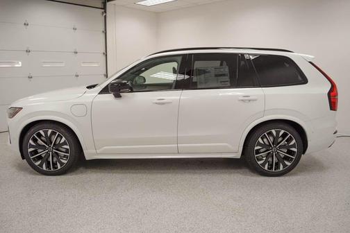 2026 Volvo XC90 Plug-In Hybrid T8 Ultra Dark Theme 7-Seater