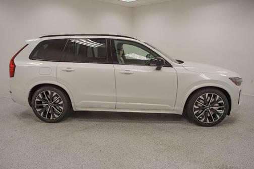 2026 Volvo XC90 Plug-In Hybrid T8 Ultra Dark Theme 7-Seater