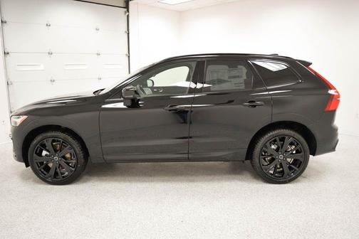 2026 Volvo XC60 B5 Ultra Black Edition
