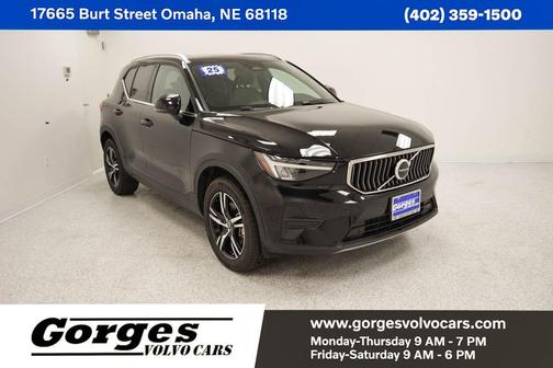 2025 Volvo XC40 B5 Core Bright Theme