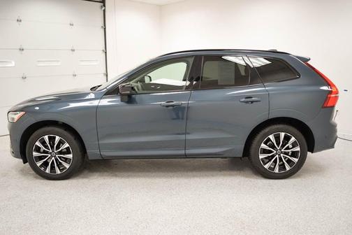2023 Volvo XC60 B5 Plus Dark Theme