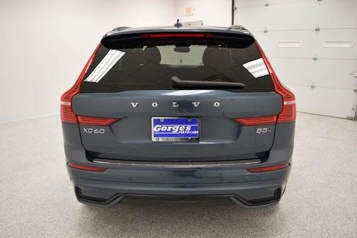 2023 Volvo XC60 B5 Plus Dark Theme