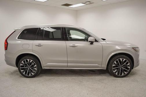 2025 Volvo XC90 B6 Plus 7-Seater