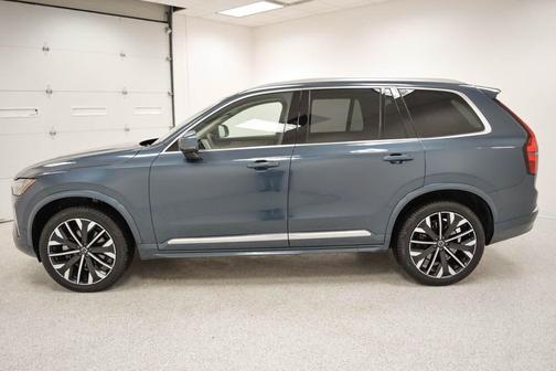 2025 Volvo XC90 B6 Plus 7-Seater