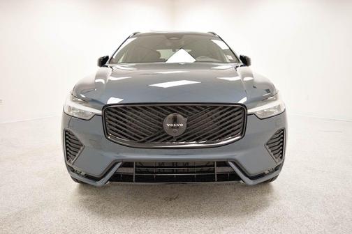 2026 Volvo XC60 B5 Ultra Black Edition