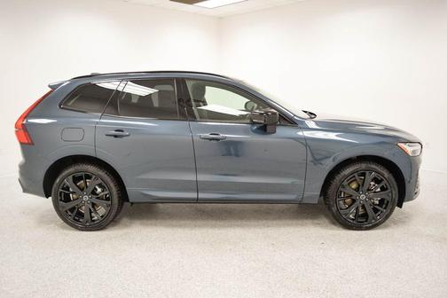 2026 Volvo XC60 B5 Ultra Black Edition