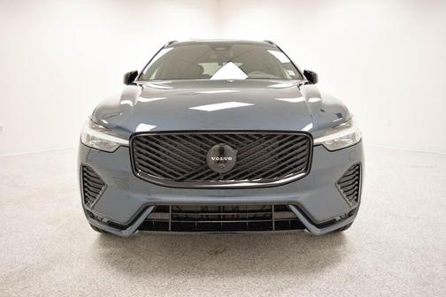 2026 Volvo XC60 B5 Ultra Black Edition
