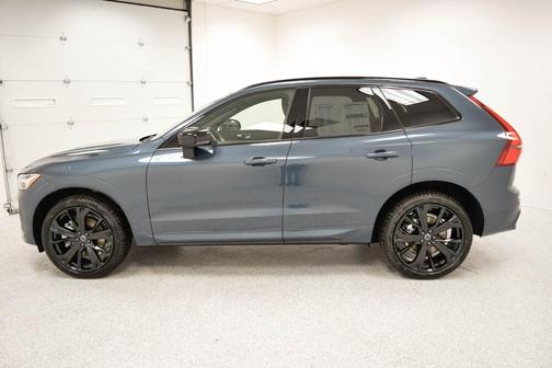 2026 Volvo XC60 B5 Ultra Black Edition