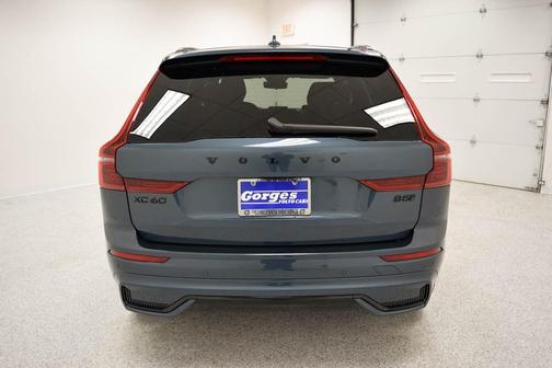 2026 Volvo XC60 B5 Ultra Black Edition