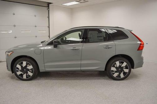 2025 Volvo XC60 Plug-In Hybrid T8 Plus
