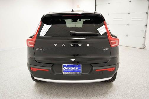 2025 Volvo XC40 B5 Core Bright Theme