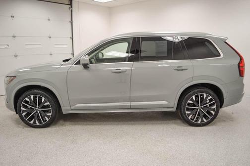 2025 Volvo XC90 B6 Plus 7-Seater