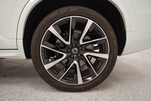 2022 Volvo XC90 T6 Momentum 7 Passenger