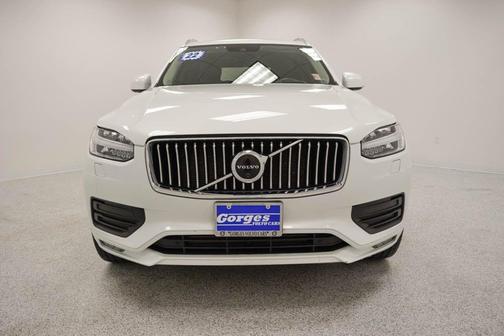2022 Volvo XC90 T6 Momentum 7 Passenger