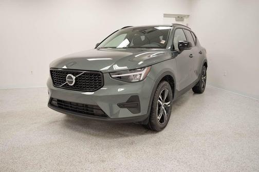 2026 Volvo XC40 B5 Core