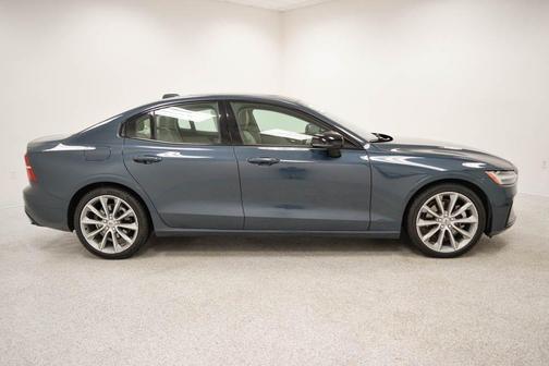 2021 Volvo S60 T5 Momentum