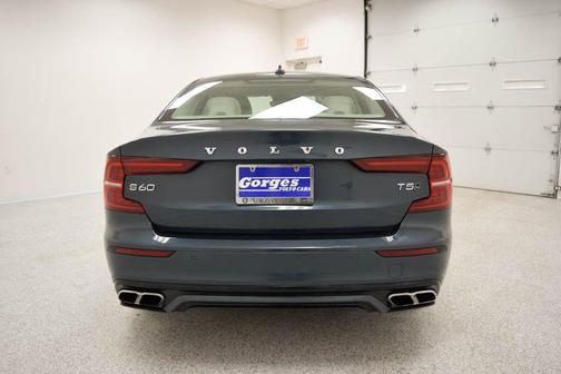 2021 Volvo S60 T5 Momentum
