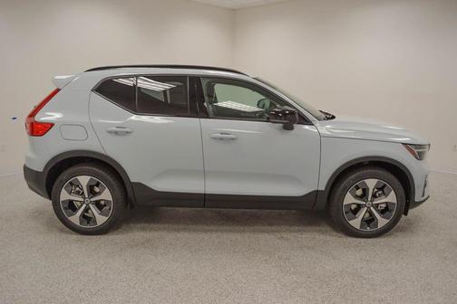 Cloud 9 White 2026 Volvo XC40 B5 Plus