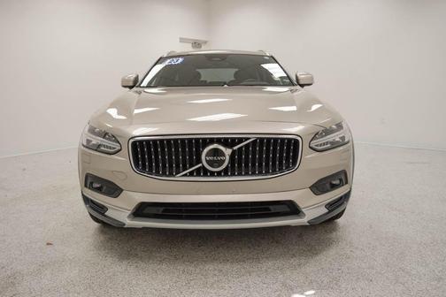 2023 Volvo V90 Cross Country B6 Plus